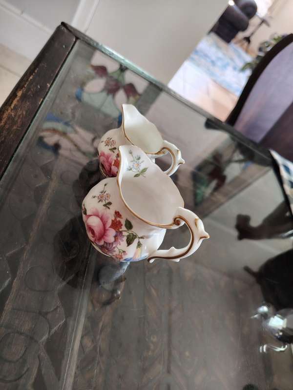 Royal crown Derby miniature creamers