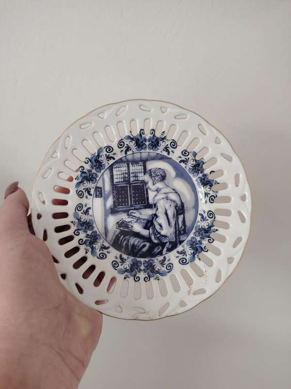 Beautiful limited addition Delft plate 22 carat gold rim