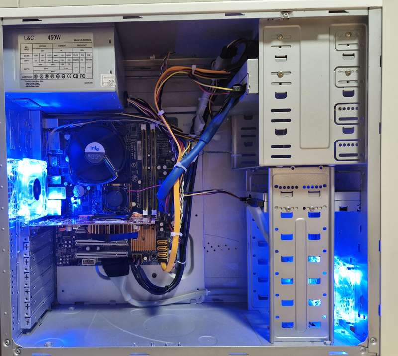 Windows 10 Desktop PC, 9500GT 512Gb GPU, Core2 Quad CPU, 4Gb RAM, 240Gb SSD, DVD