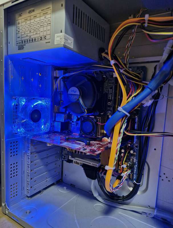 Windows 10 Desktop PC, 9500GT 512Gb GPU, Core2 Quad CPU, 4Gb RAM, 240Gb SSD, DVD