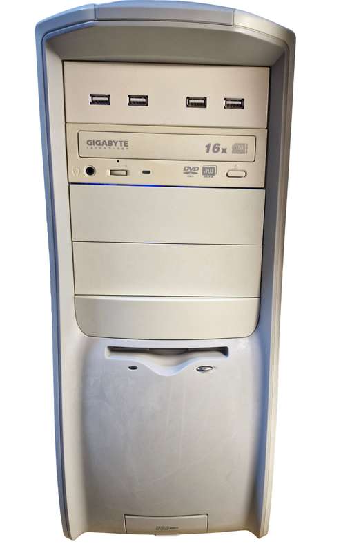Windows 10 Desktop PC, 9500GT 512Gb GPU, Core2 Quad CPU, 4Gb RAM, 240Gb SSD, DVD