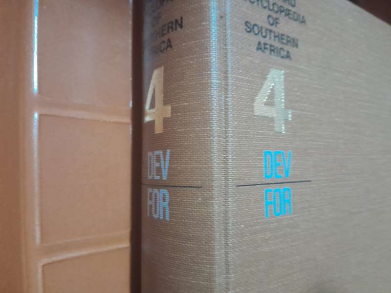 Standard Encyclopedia of Southern Africa - full set of 12