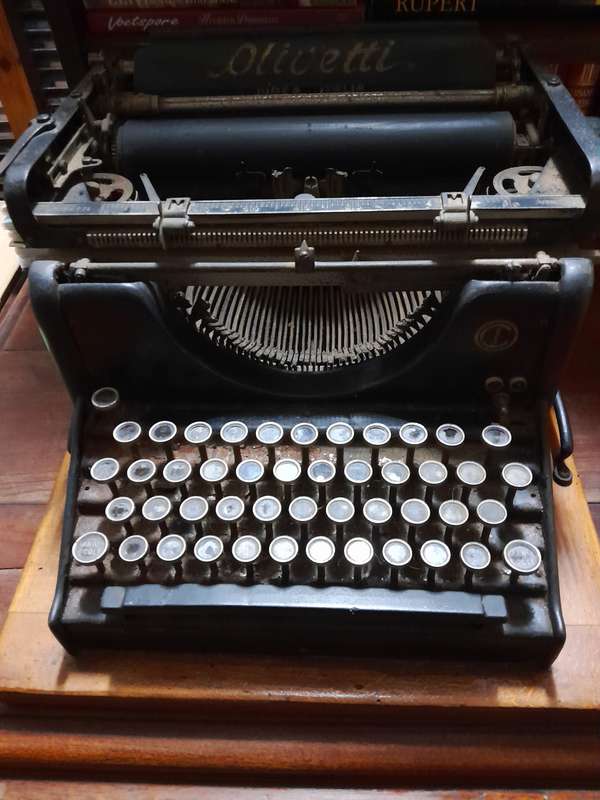 Antique Olivetti M1 Typewriter