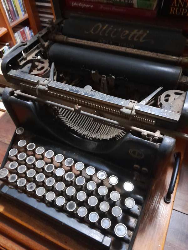 Antique Olivetti M1 Typewriter