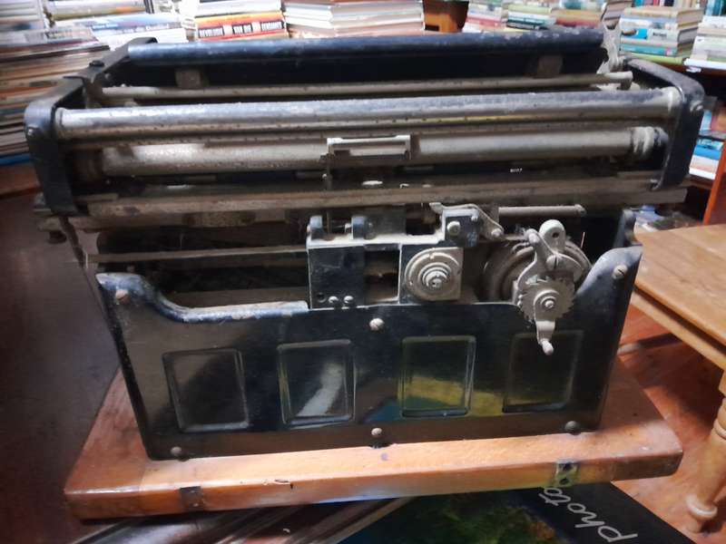 Antique Olivetti M1 Typewriter