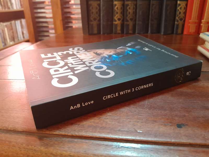 Circle with 3 corners - AnB Love (signed)