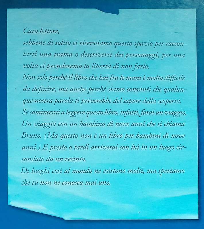 Il Bambino Con Il Pigiama A Righe