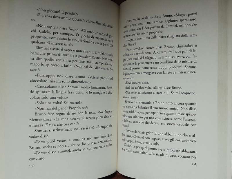 Il Bambino Con Il Pigiama A Righe
