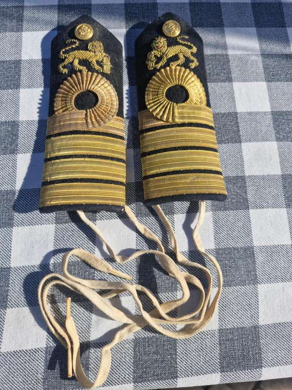 Pair of SA Navy Commander Epaulettes