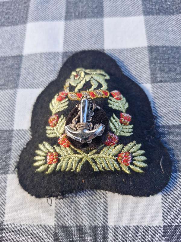 Old SA Navy Warrant Officers Cap Badge