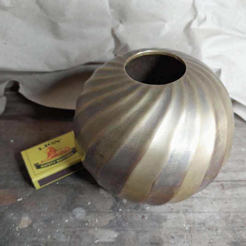 Beautiful tri-color vase.