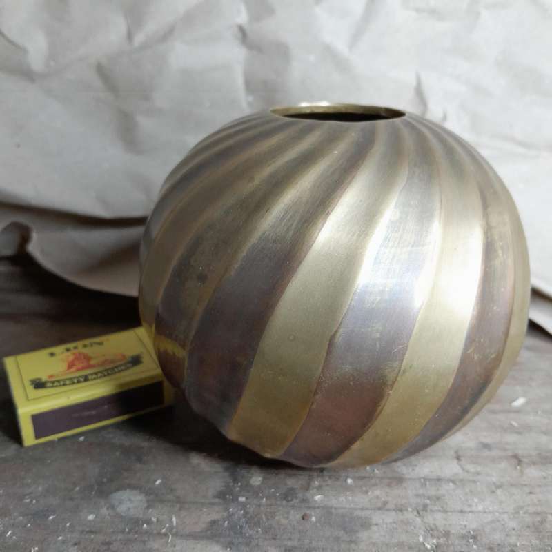 Beautiful tri-color vase.