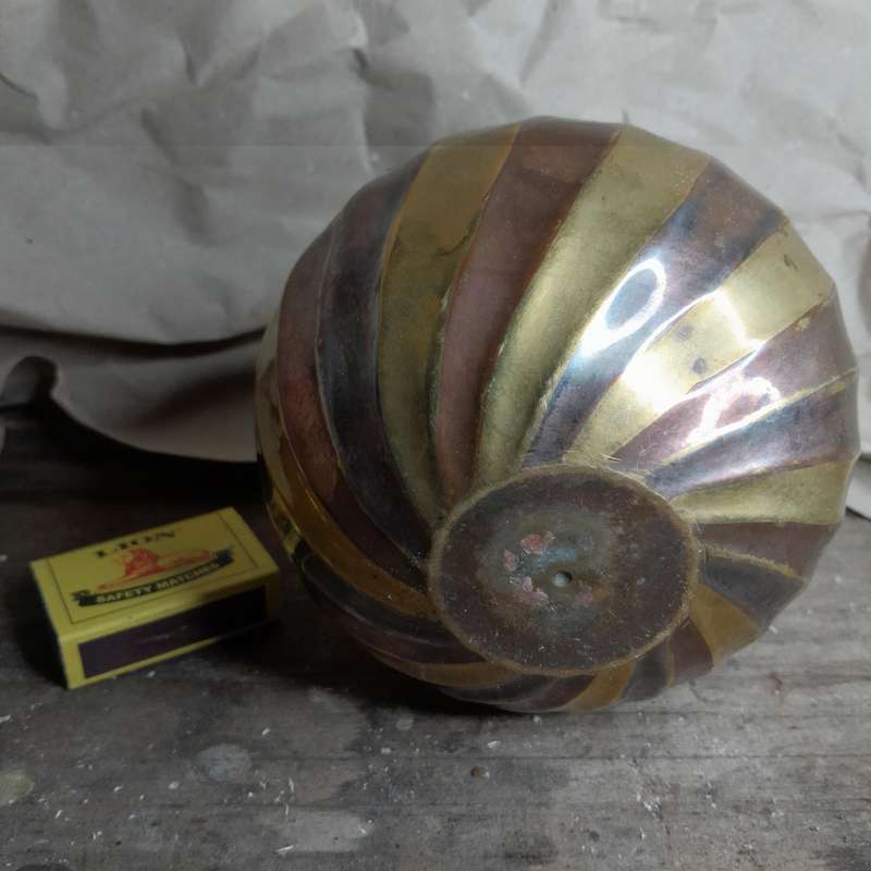 Beautiful tri-color vase.