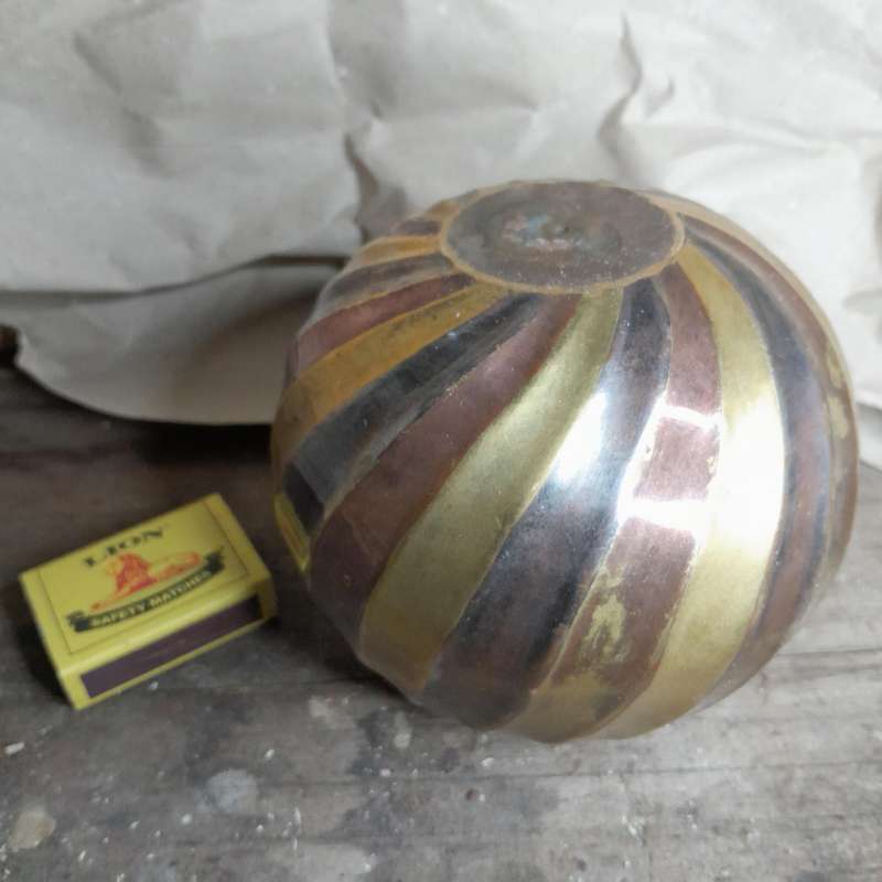 Beautiful tri-color vase.