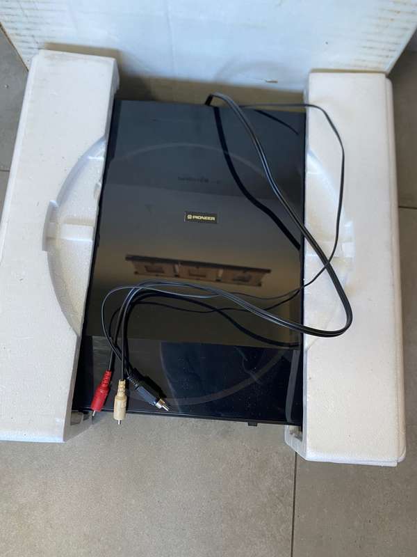 Pioneer Auto-Return Stereo Turntable PL-Z81