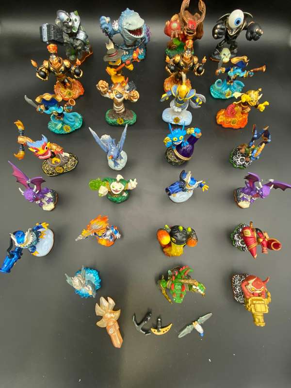 Mixed ActiviSion Skylander Action Figures