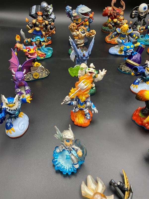 Mixed ActiviSion Skylander Action Figures