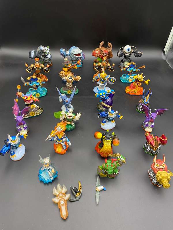 Mixed ActiviSion Skylander Action Figures