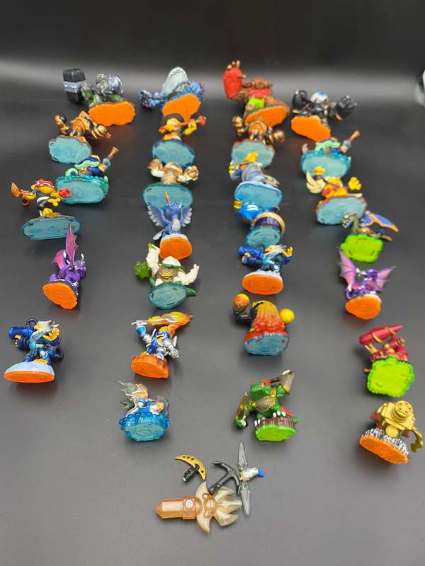 Mixed ActiviSion Skylander Action Figures