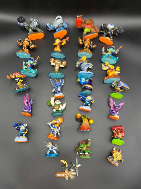 Mixed ActiviSion Skylander Action Figures