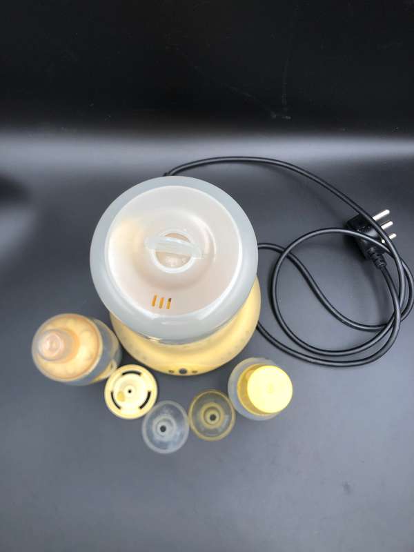 MEDELA BABY BOTTLE WARMER WITH BOTTLES
