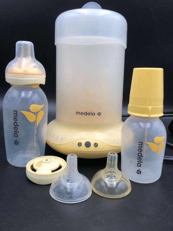 MEDELA BABY BOTTLE WARMER WITH BOTTLES