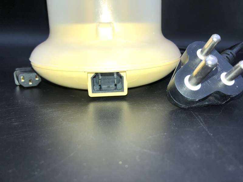 MEDELA BABY BOTTLE WARMER WITH BOTTLES