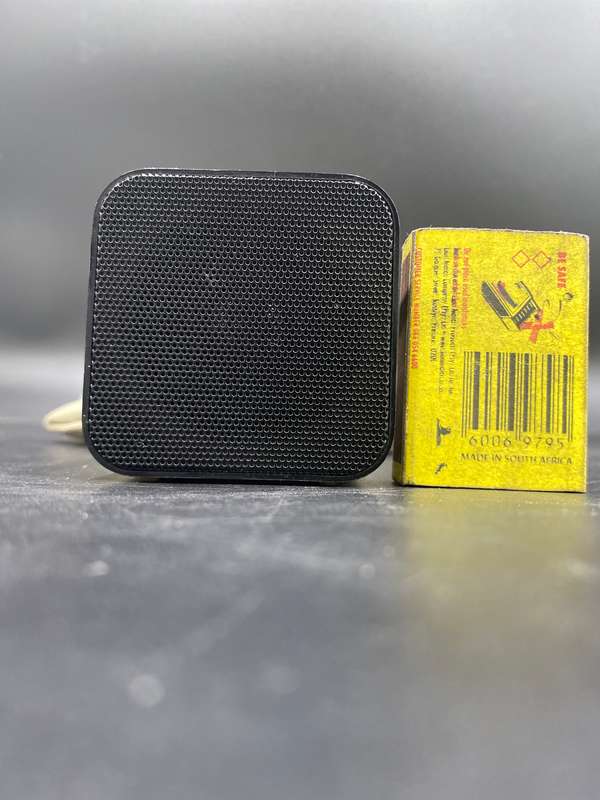 Body Glove (body glove bg-blubox) Mini Cube Speaker