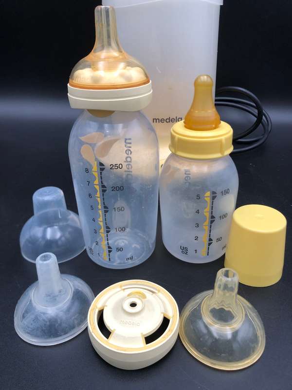 MEDELA BABY BOTTLE WARMER WITH BOTTLES