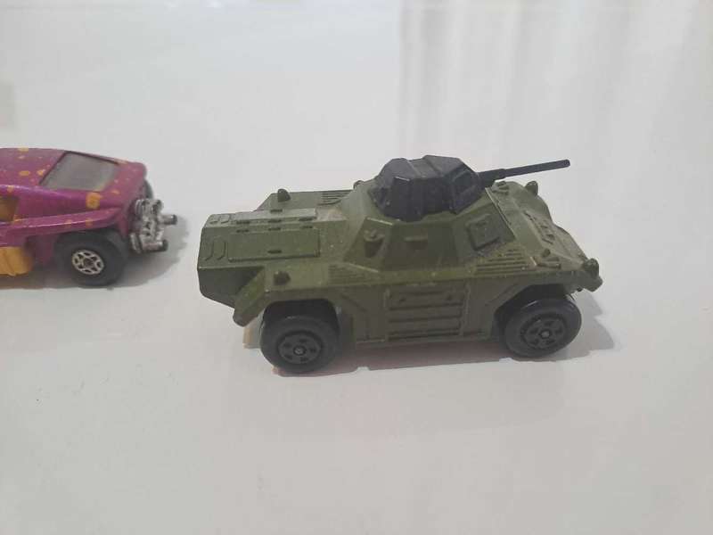 2 Matchbox cars