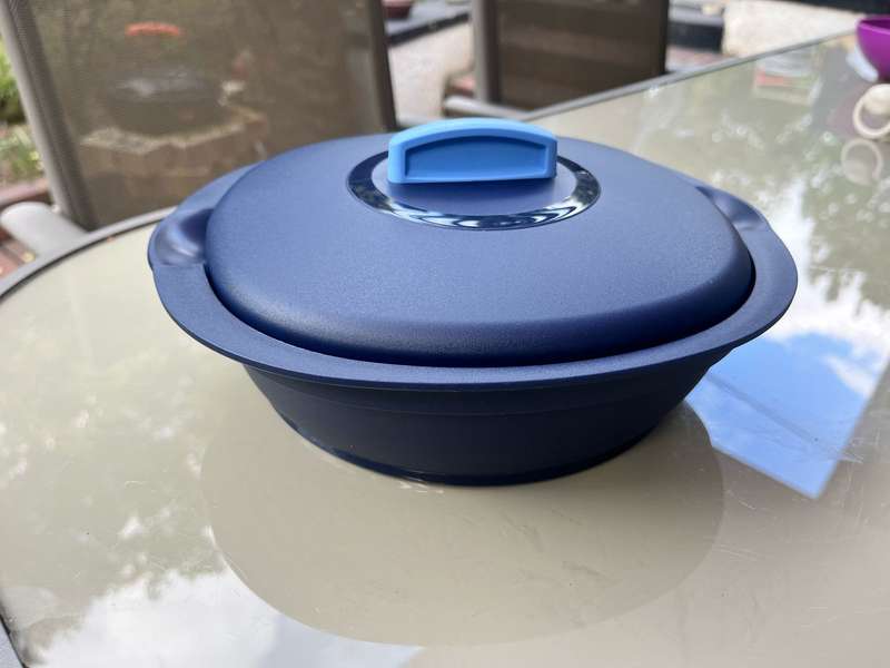 Tupperware Legacy server 1L divided