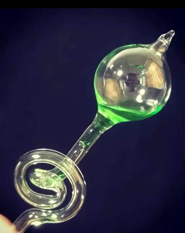 1pc Temperature Sensitive Glass Decanter Statue
