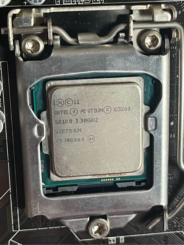 3x DDR3 Motherboards with Cpu (Faulty)