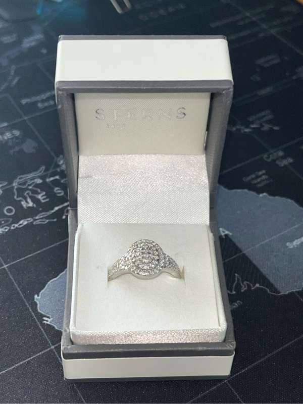 Sterling Silver & Cubic Zirconia Oval Cluster Ring