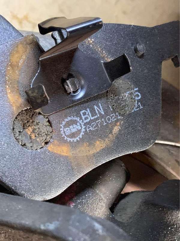 BMW E46 330d frond brake calipers and pads