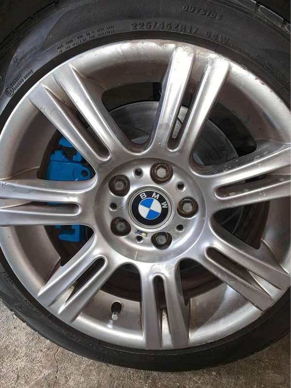 BMW E46 330d frond brake calipers and pads