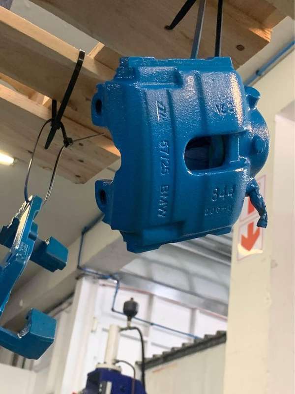 BMW E46 330d frond brake calipers and pads