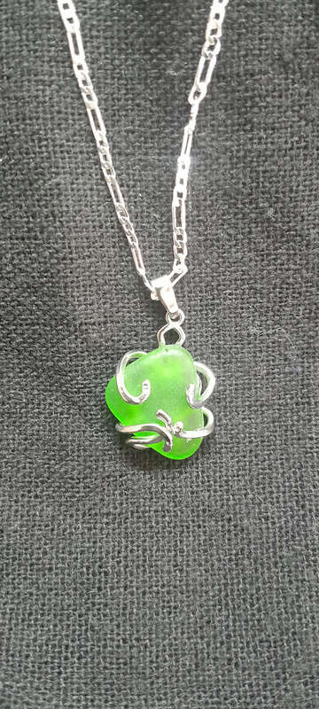 Green seaglass pendant. Silver