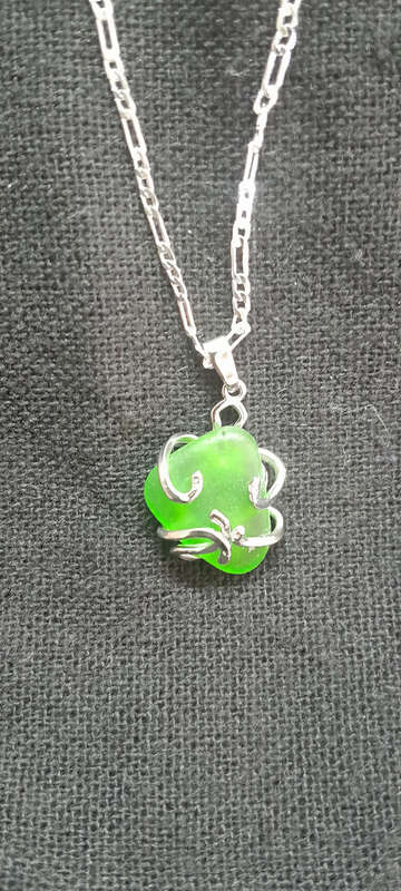 Green seaglass pendant. Silver