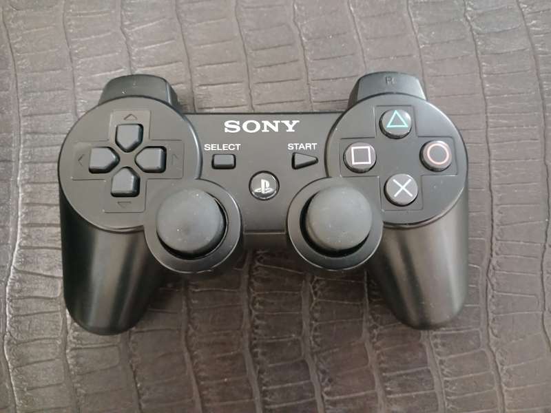 PlayStation 3 Phat (CECHL04) - 1TB HDD - 2 Wireless controllers - CFW Firmware - LOW POWER ON TIME