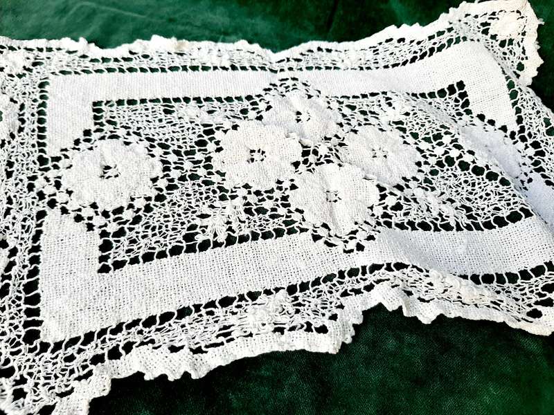 Small handknotted lace mat -white and grey - 37 x 25 cm