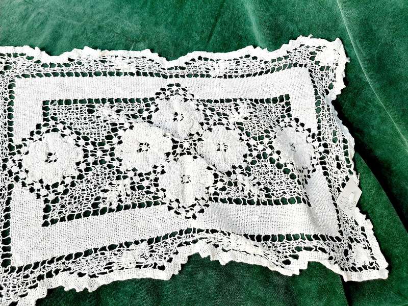 Small handknotted lace mat -white and grey - 37 x 25 cm