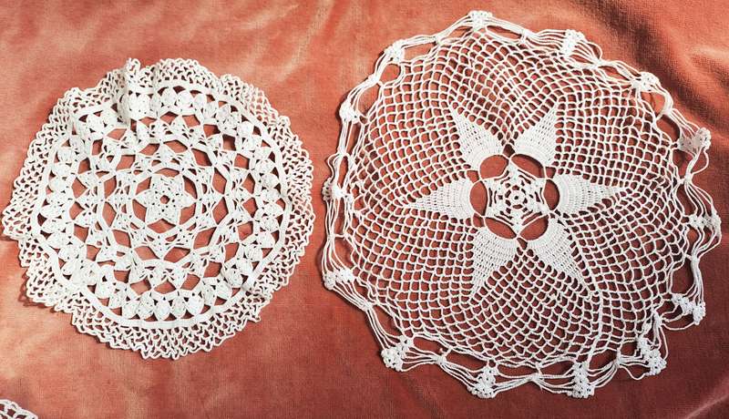 Two delicate crochet doilies - white - 18 and 23cm