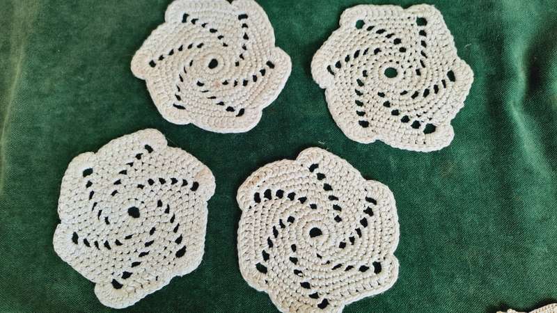 Four small round doilies - white - 10cm