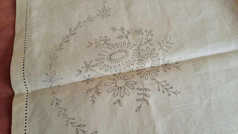 Stamped linen  tray cloth to embroider