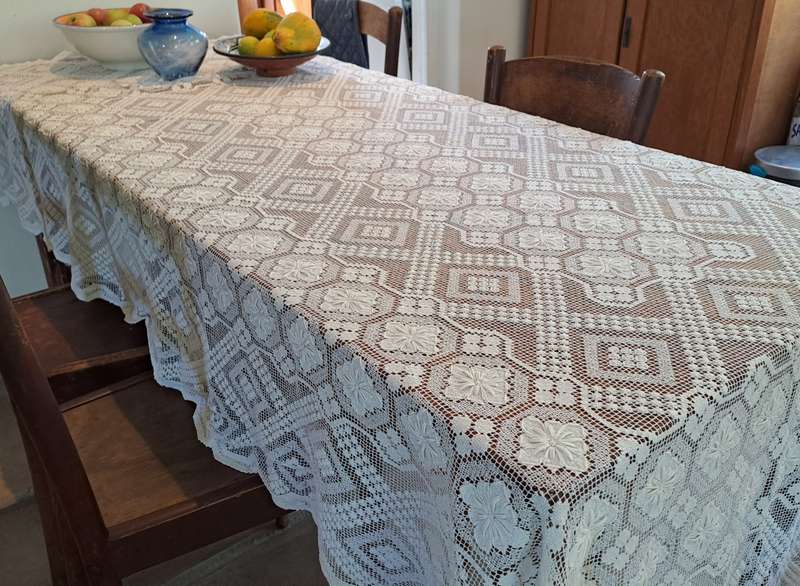 Magnificent, large, hand knotted lace tablecloth 235 x 144cm