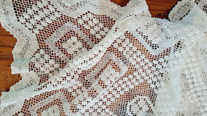 Magnificent, large, hand knotted lace tablecloth 235 x 144cm