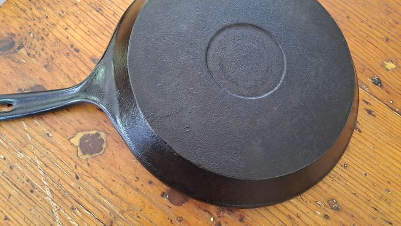 Cast iron griller/ frying pan
