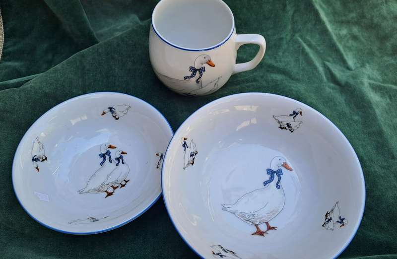 Vintage child's mug and bowls