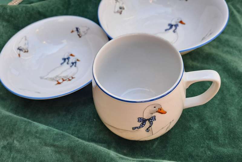 Vintage child's mug and bowls